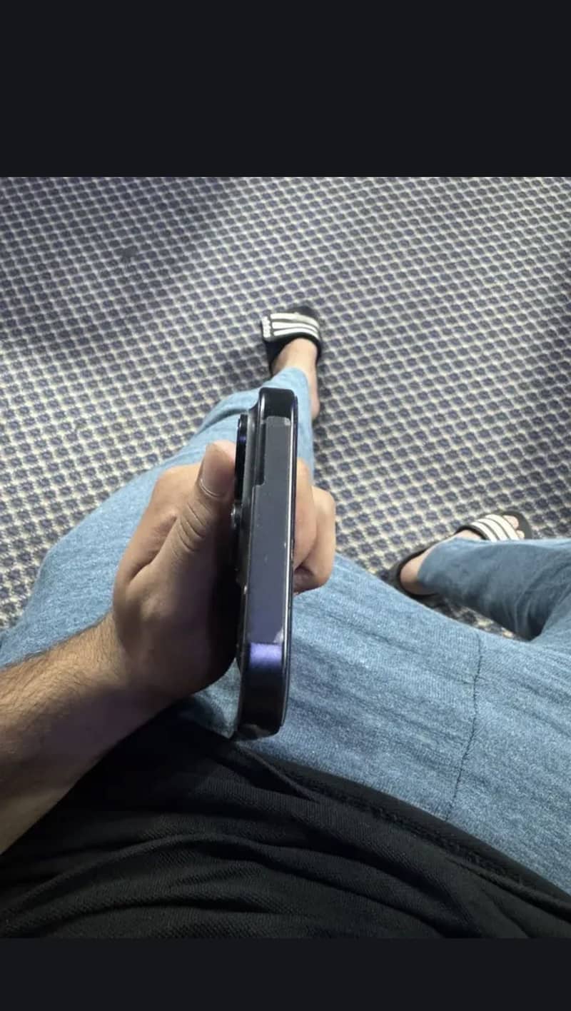 Apple iPhone 16 Pro Max 2