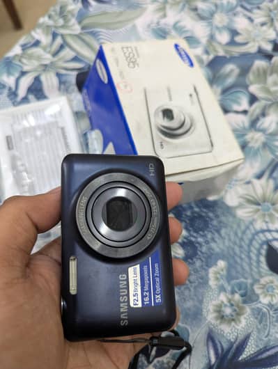Samsung ES95 Vintage Digital Camera (16.2 MP) with Box