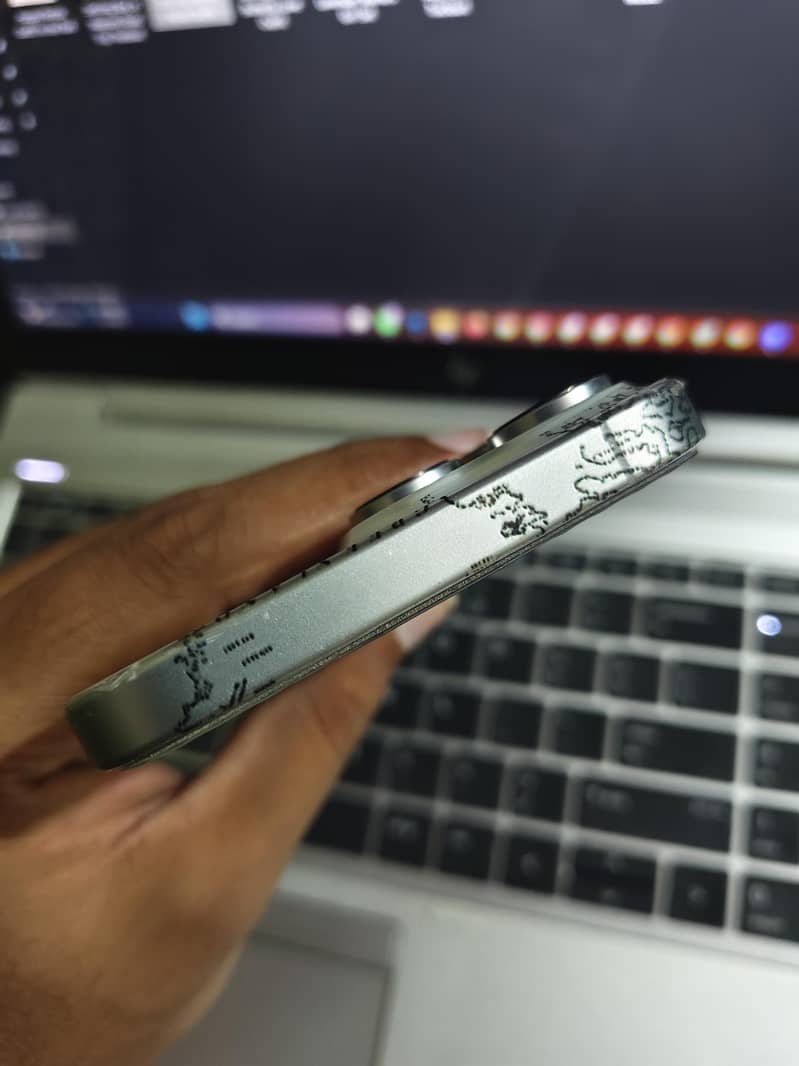 iPhone 16 Pro Max 256GB 4