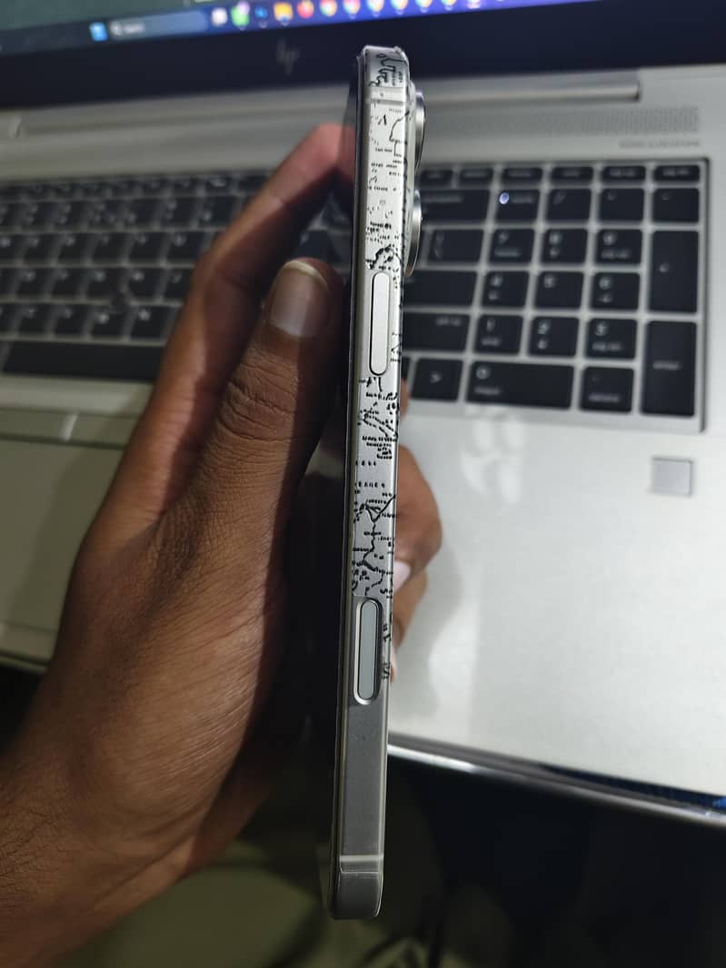 iPhone 16 Pro Max 256GB 7