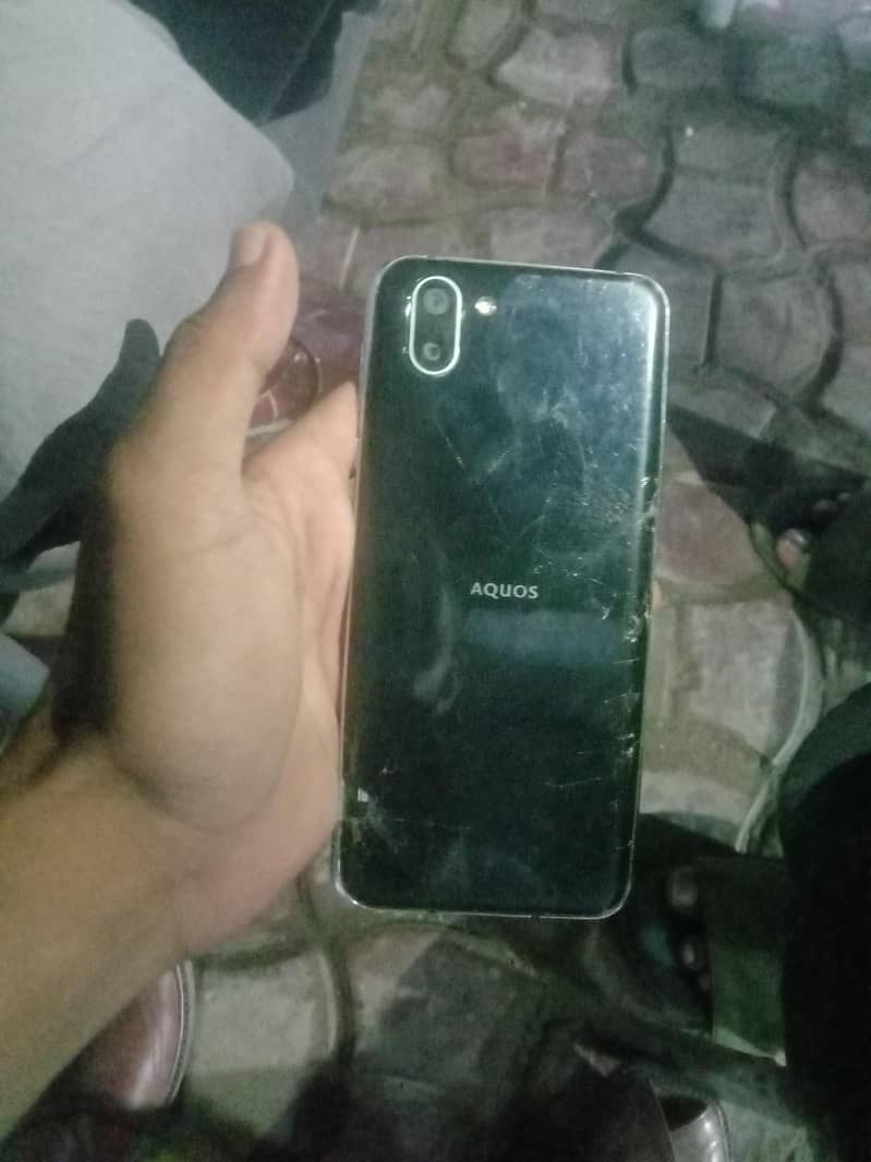 Aquos r2 0
