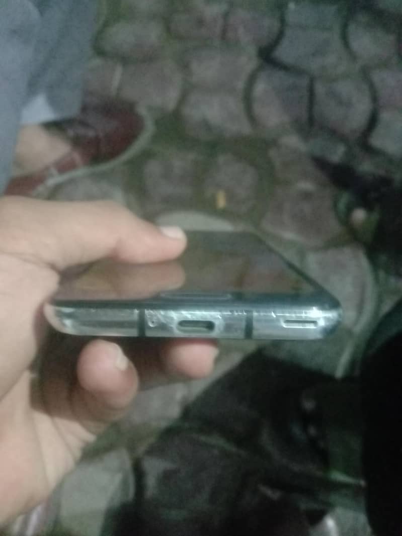 Aquos r2 2
