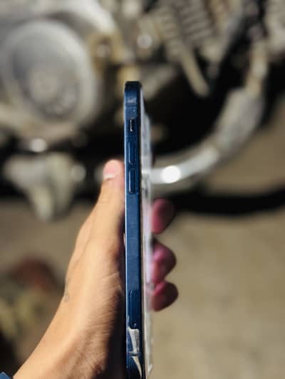 Apple iPhone 12