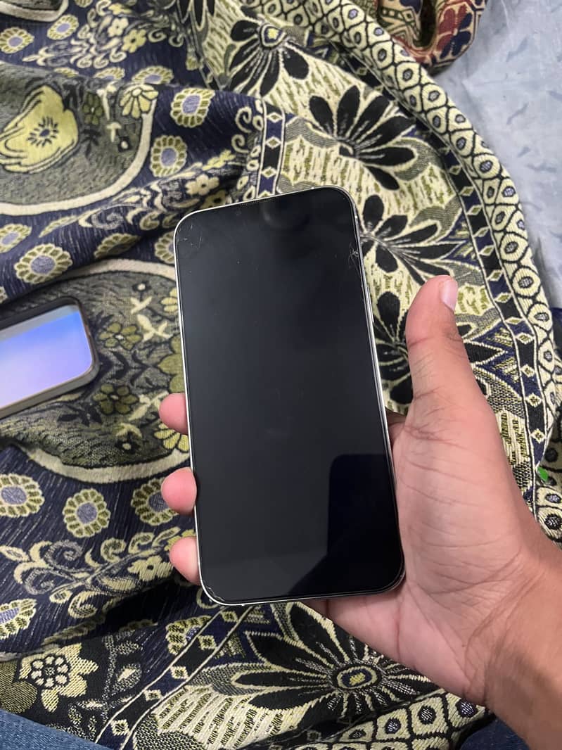 Apple iPhone 13 Pro Max 4