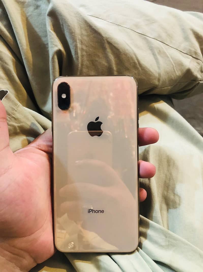 Apple iPhone XS Max 3