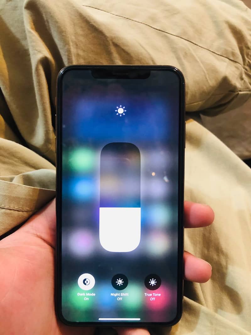 Apple iPhone XS Max 4