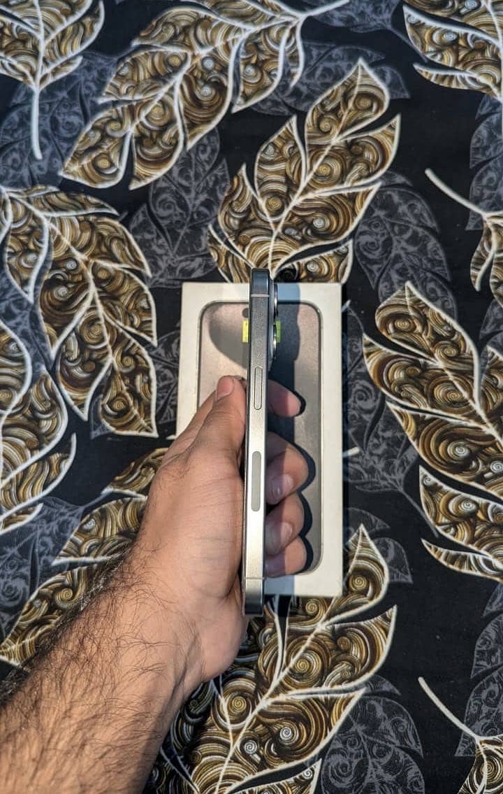 Apple iPhone 15 Pro 3