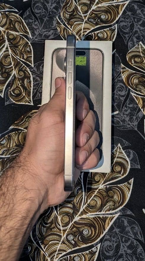 Apple iPhone 15 Pro 4