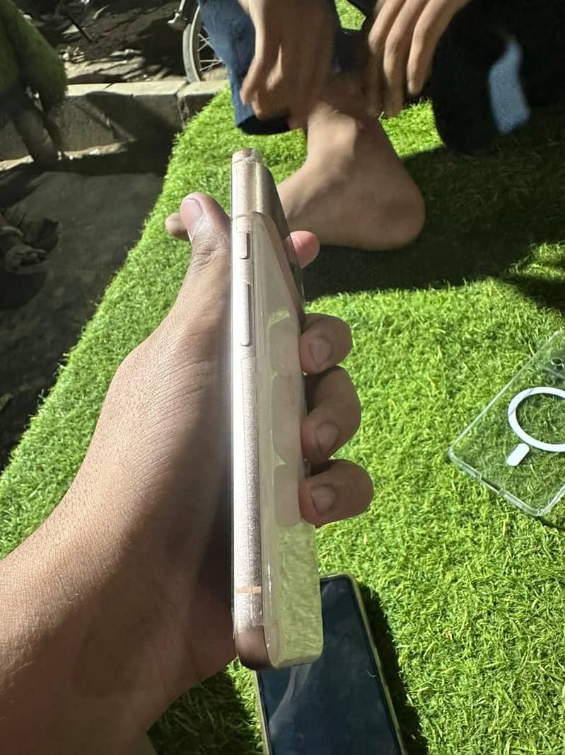 Google Pixel 8 4