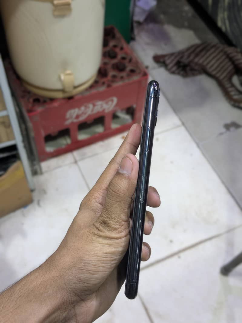 Apple iPhone 11 Pro Max 2