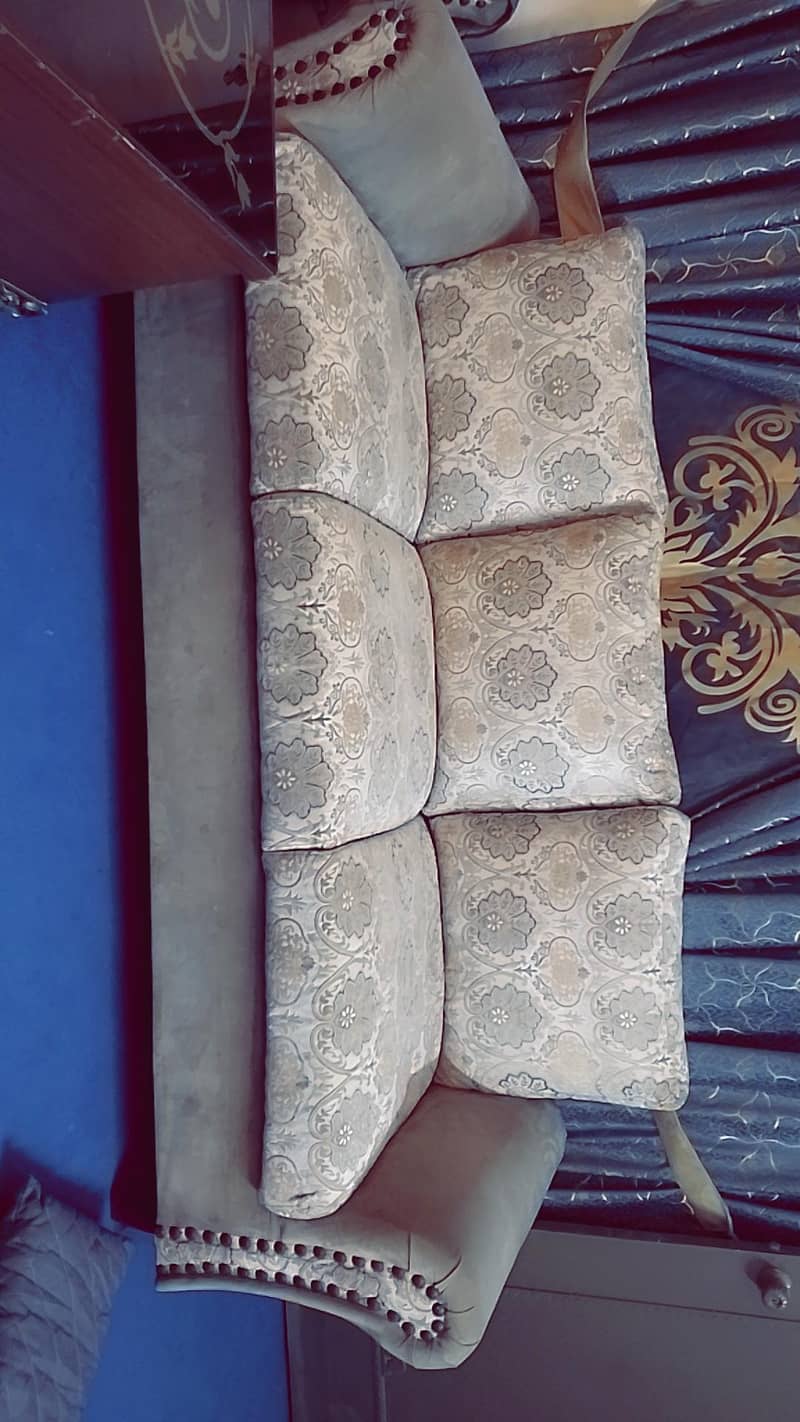 7 Seater sofa 0