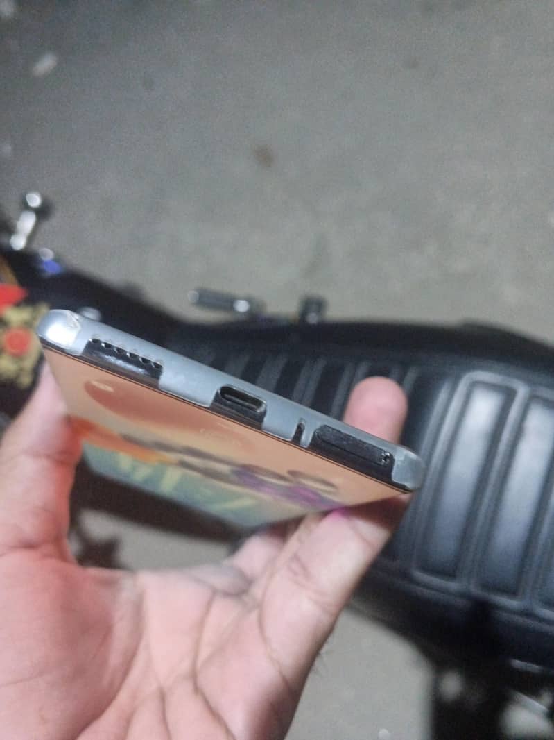 Tecno CAMON 40 Pro 4