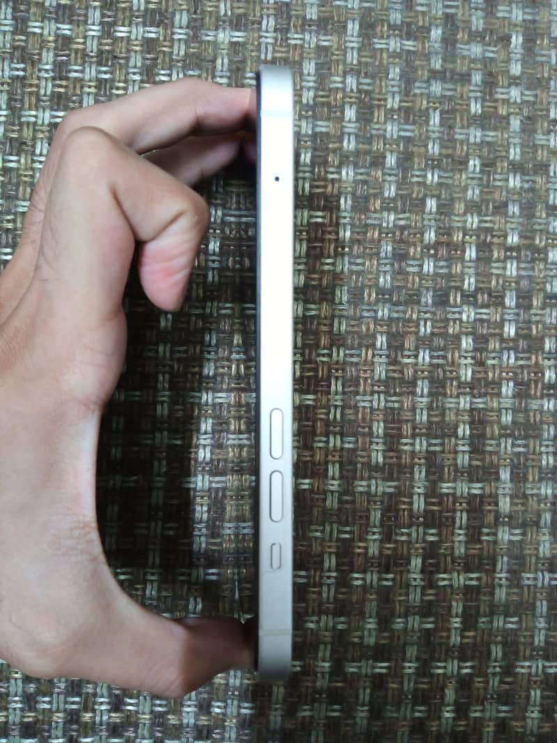 Apple iPhone 13 2