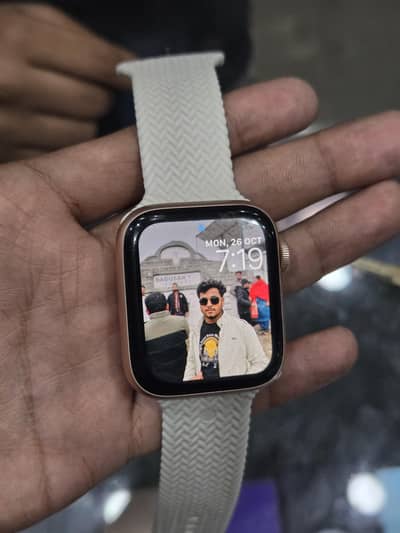 APPLE WATCH SERIES 4