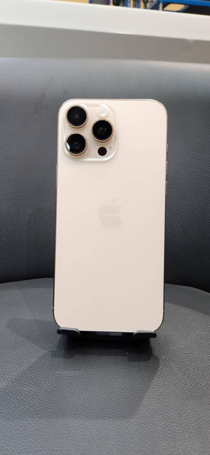 Apple iPhone 16 Pro Max 0