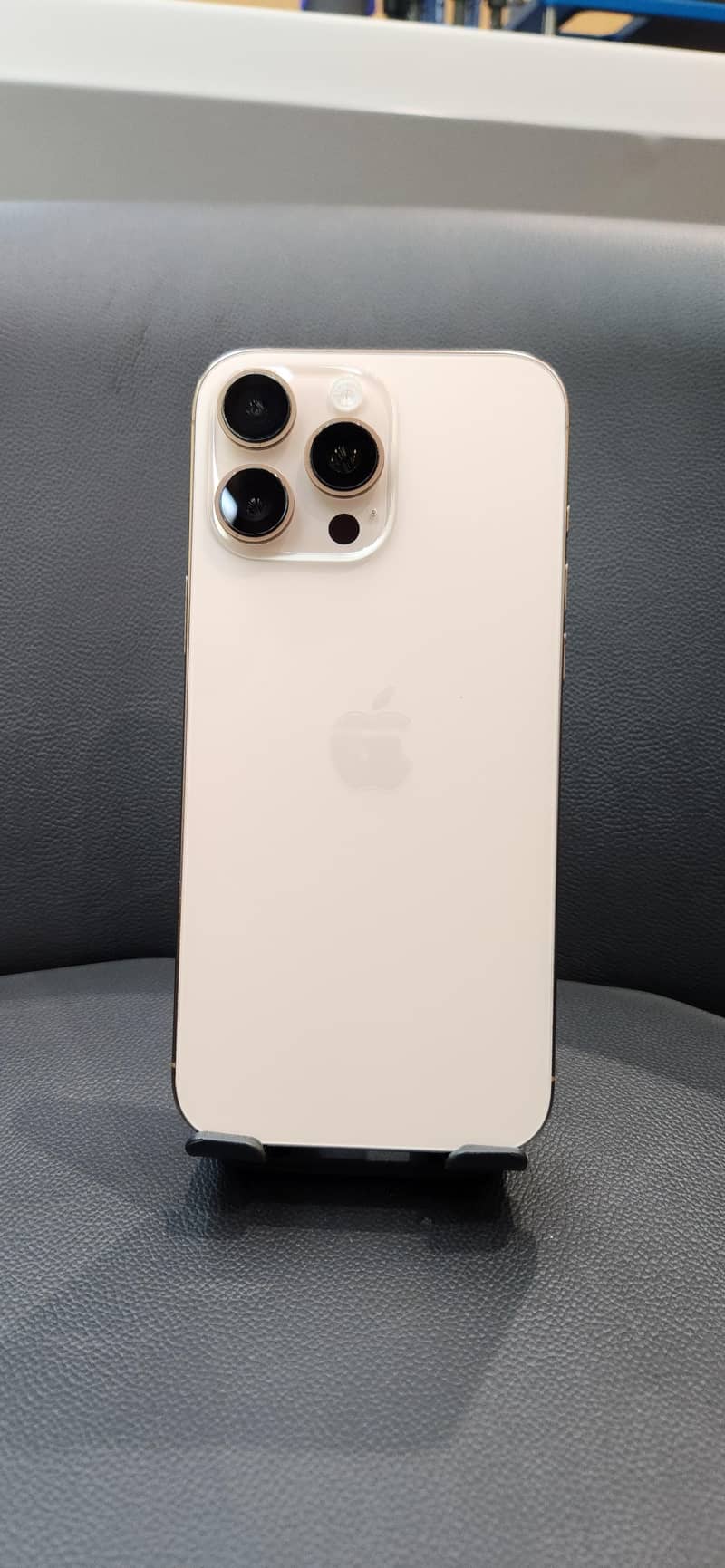 Apple iPhone 16 Pro Max 1