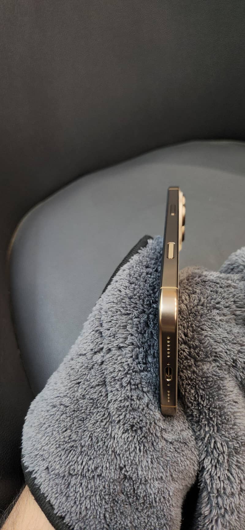 Apple iPhone 16 Pro Max 2