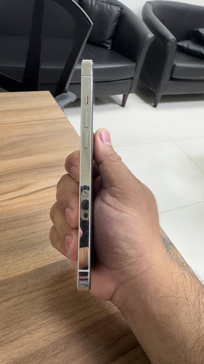 Apple iPhone 12 Pro Max 4
