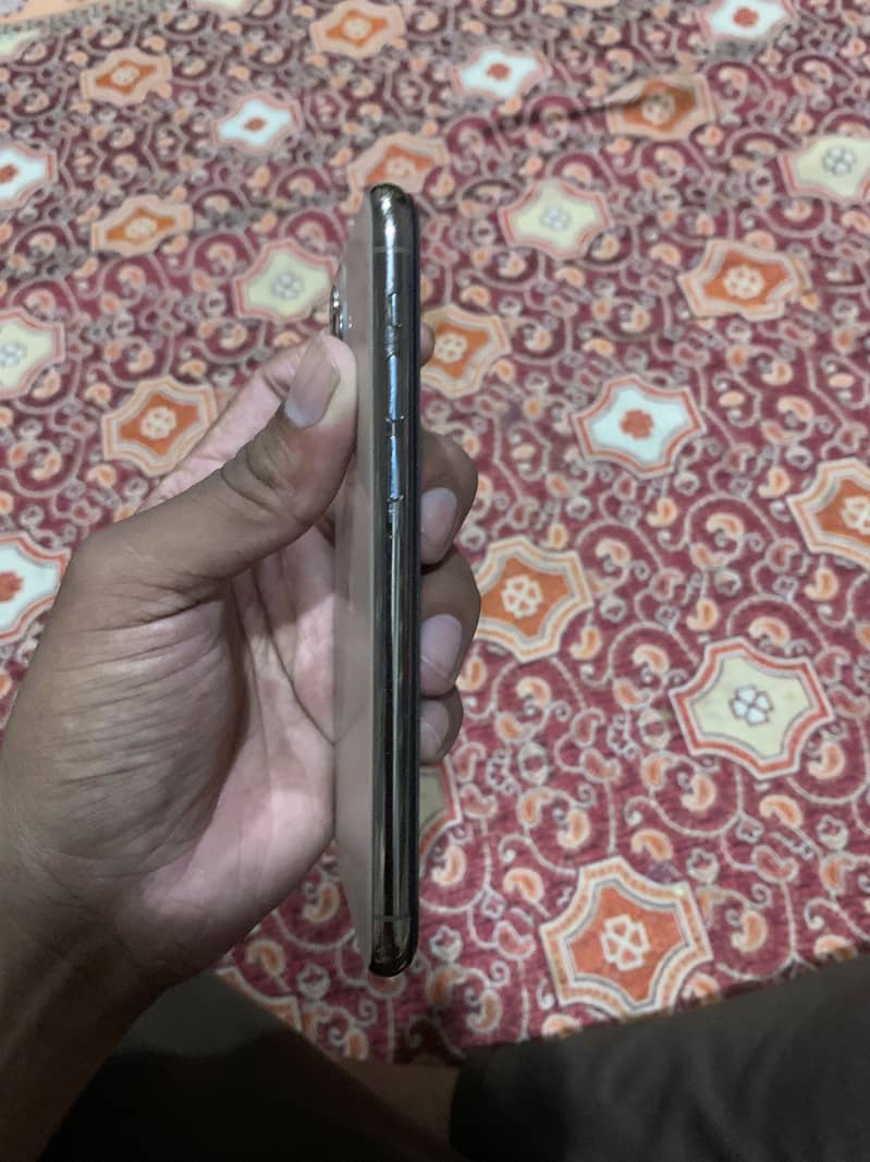 Apple iPhone 11 Pro 1