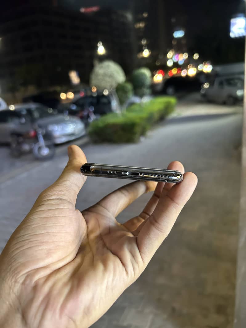 Apple iPhone XS 1