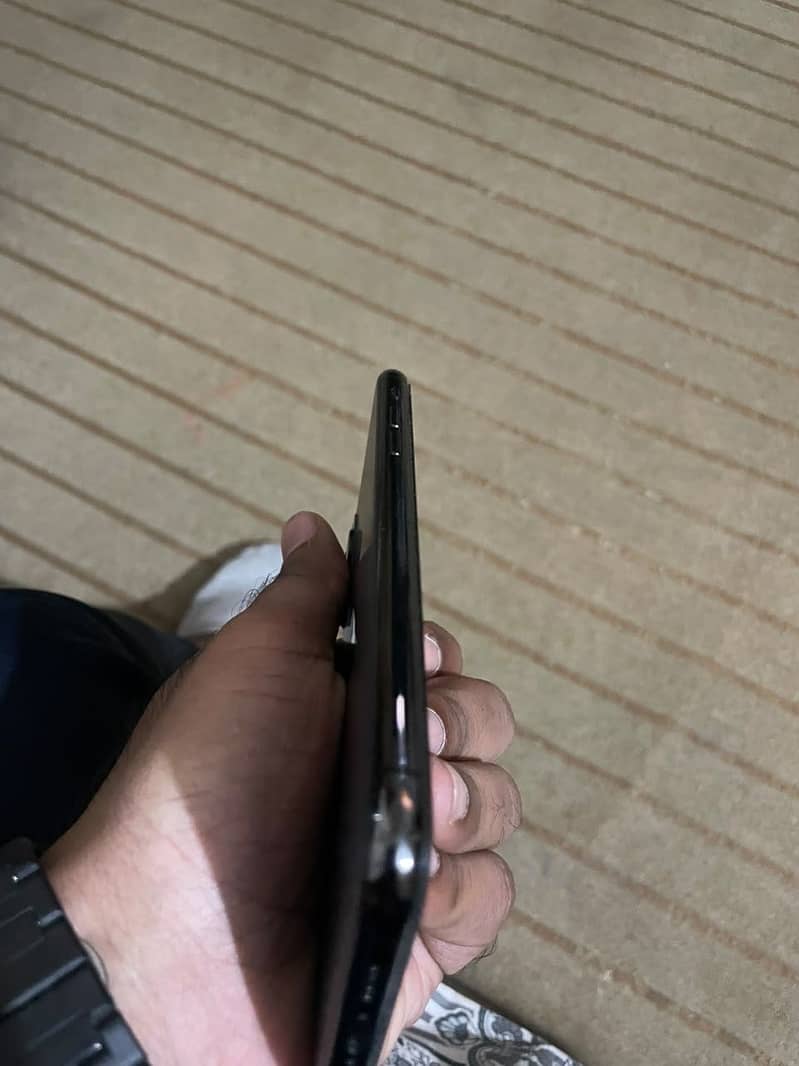 Apple iPhone 11 Pro Max 1