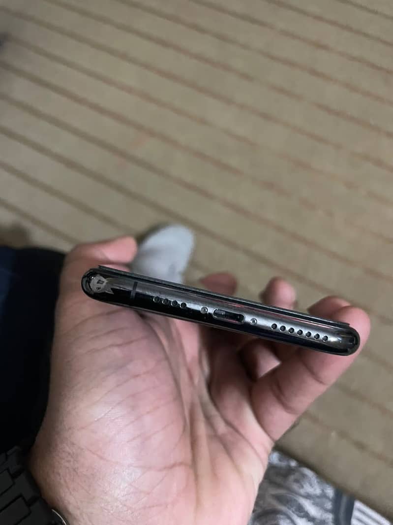 Apple iPhone 11 Pro Max 2