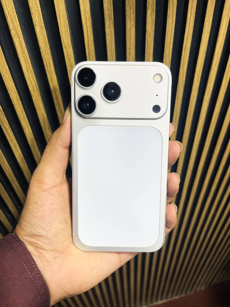 Apple iPhone 17 Pro 0