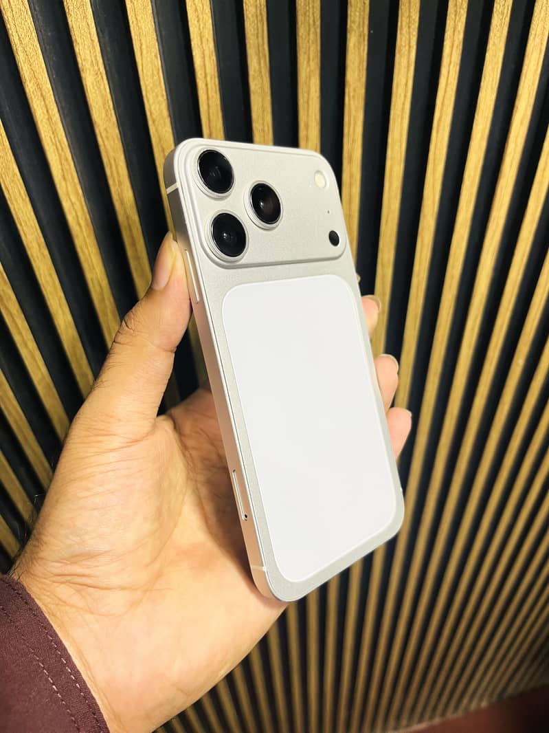 Apple iPhone 17 Pro 1