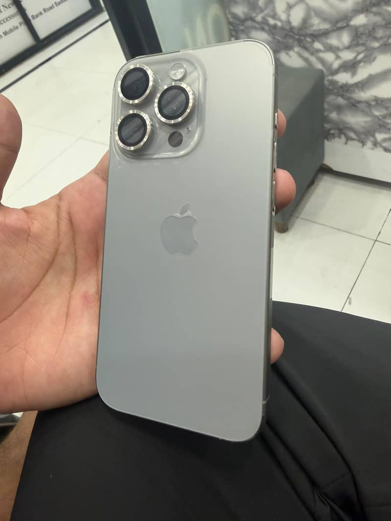Apple iPhone 15 Pro 0