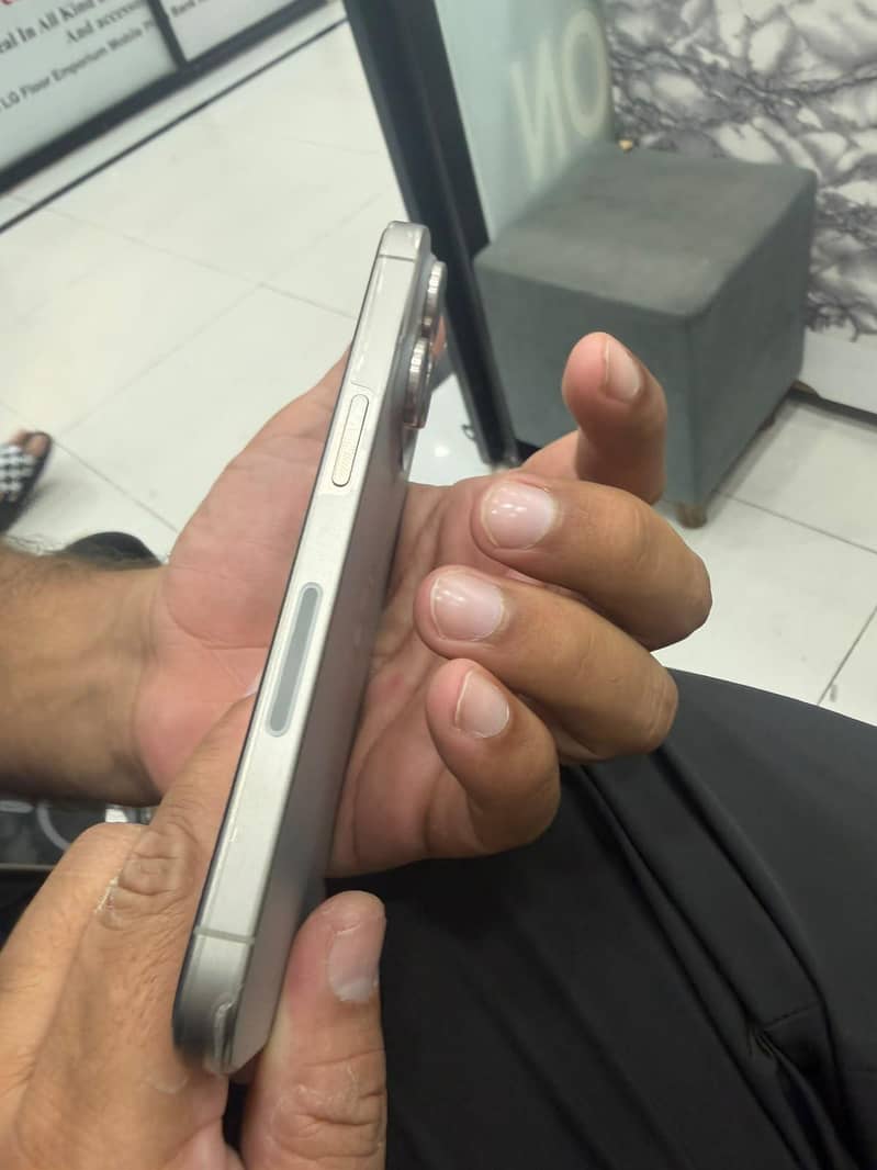 Apple iPhone 15 Pro 2