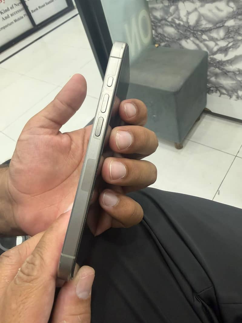Apple iPhone 15 Pro 3
