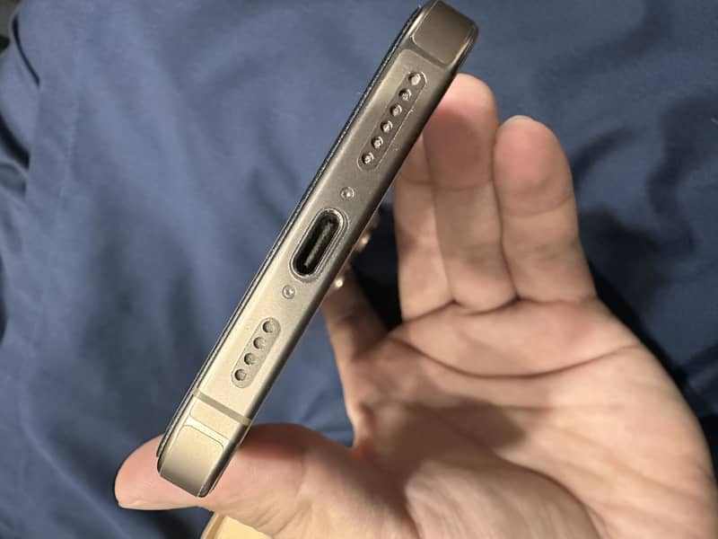 Apple iPhone 16 Pro Max 4