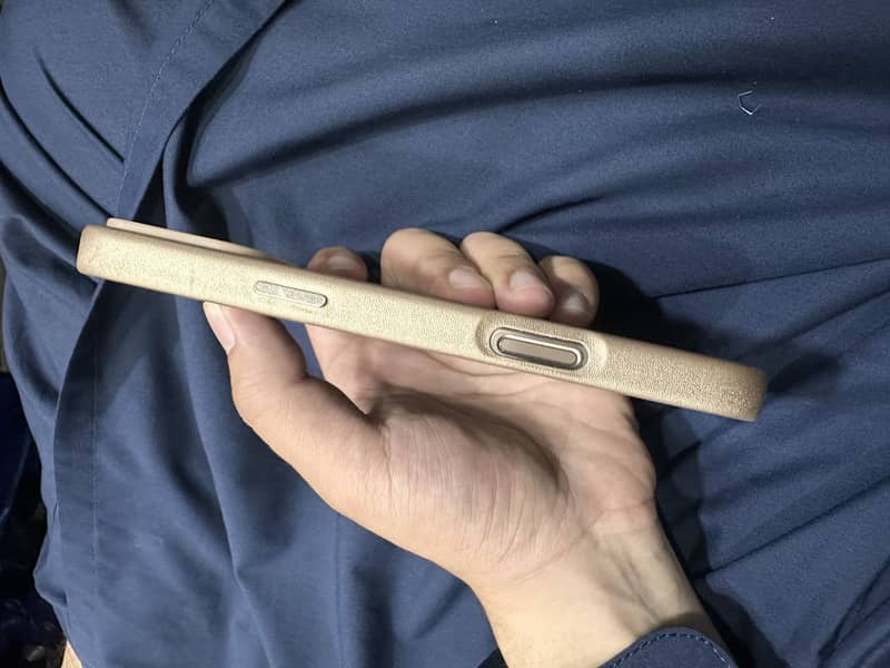 Apple iPhone 16 Pro Max 5