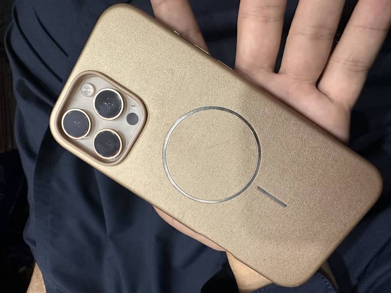 Apple iPhone 16 Pro Max 6