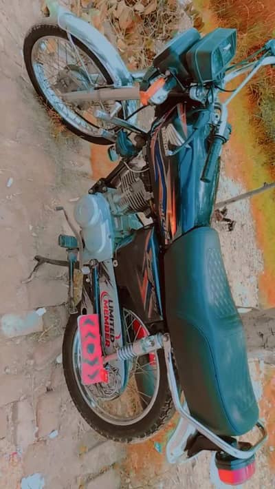 honda 125cc black in colour good condition