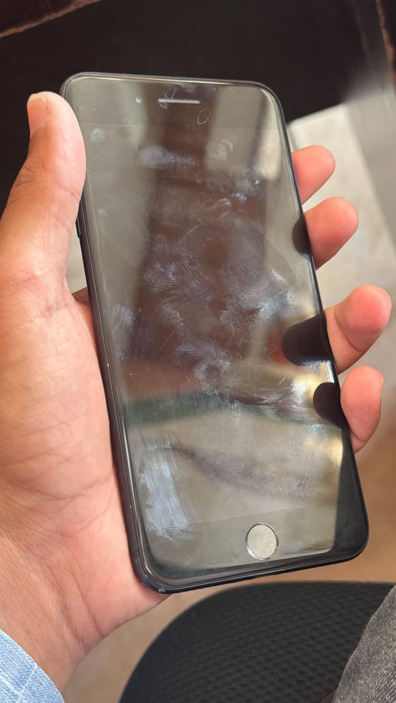 Apple iPhone 7 Plus 1
