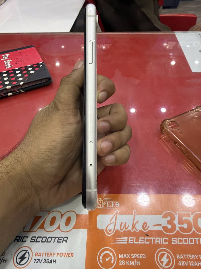 Apple iPhone XR 3