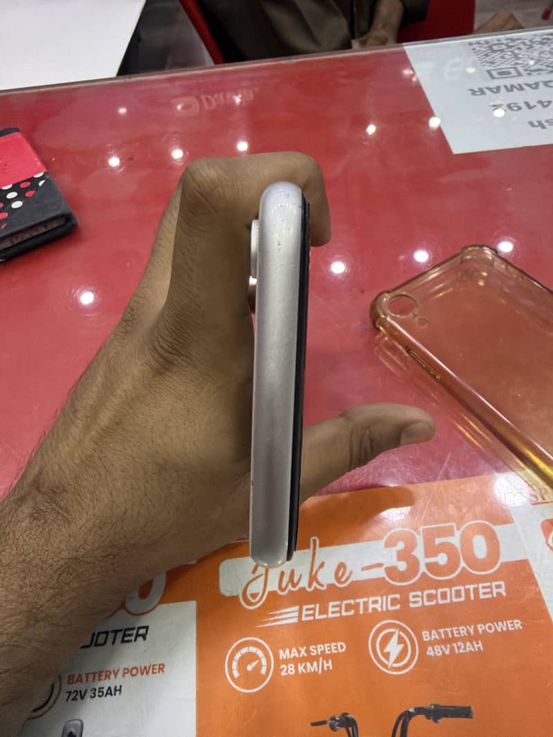 Apple iPhone XR 4