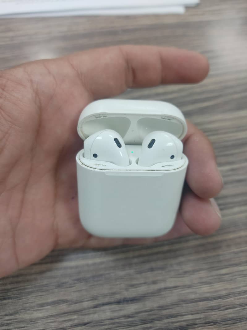 apple airbuds 1