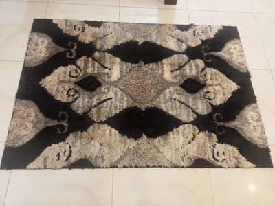 SHAGI CARPET A ONE CONDITION ALL OK HA BILKUL NEW HA USE BHI NAHI HUA