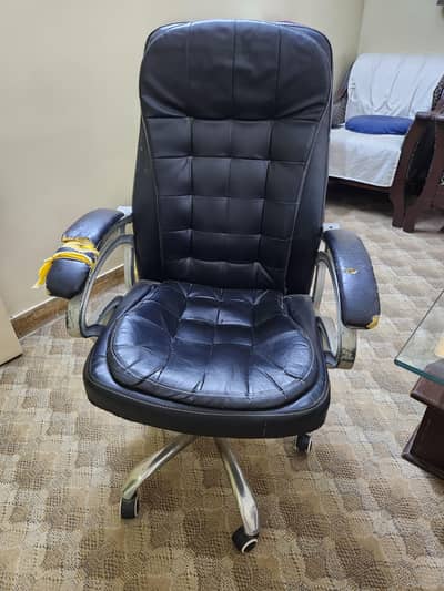 BOSS CHAIR FOR OFFICE USE