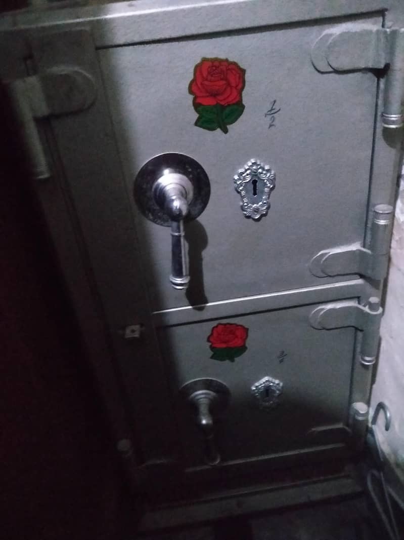 locker tejori safe 1
