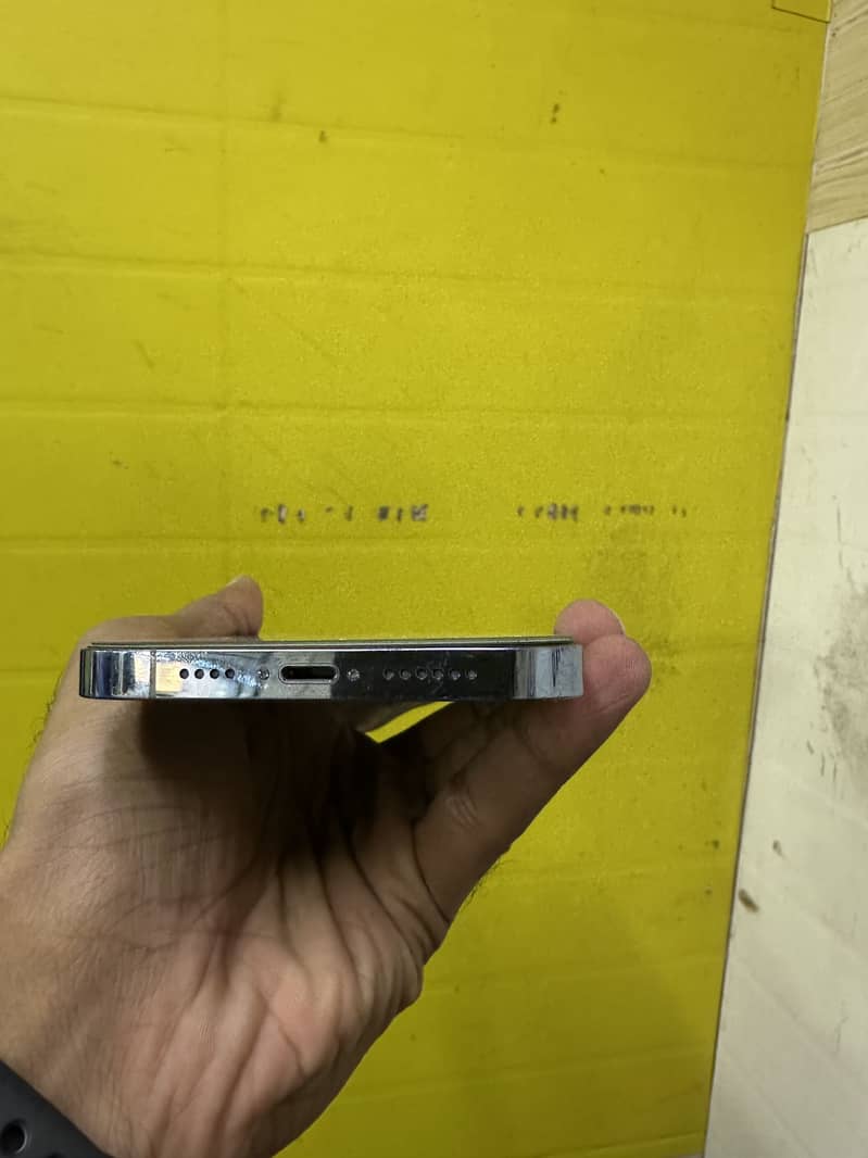 Apple iPhone 13 Pro Max 2