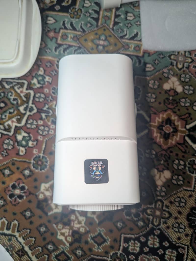 HCS350 MAX projector 1