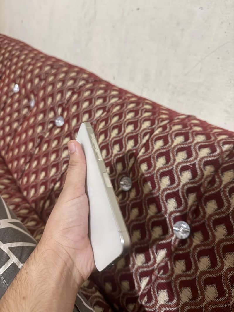 Apple iPhone 15 Pro Max 2