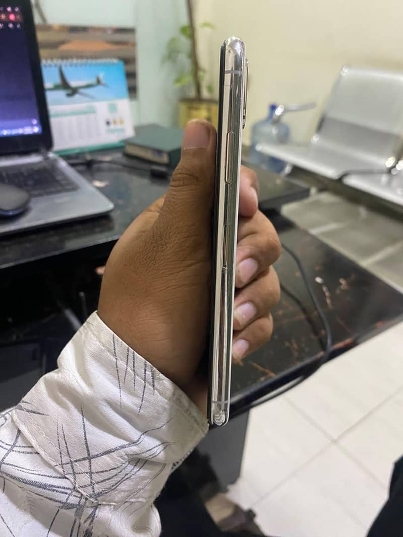 Apple iPhone X 1