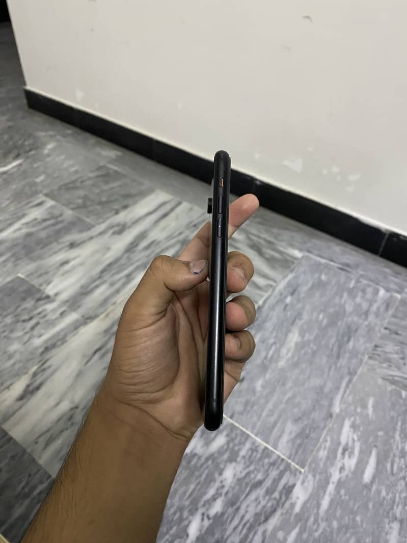Apple iPhone XR 1