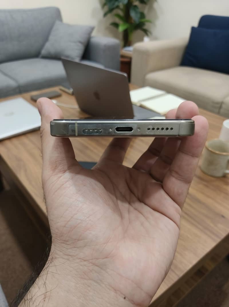 iPhone 16 Pro Max 2