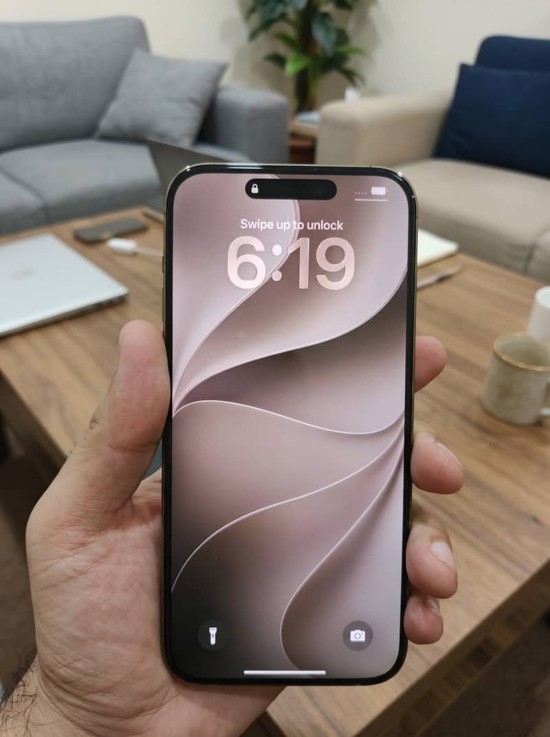 iPhone 16 Pro Max 3