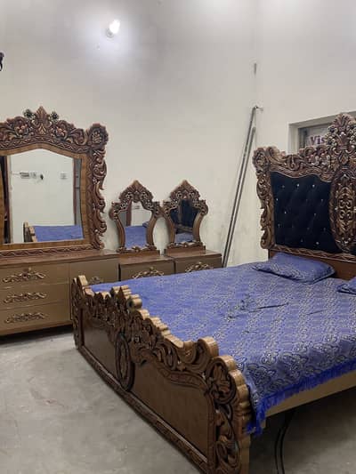 (1) Bed and( 1) dressing table (2) side tables